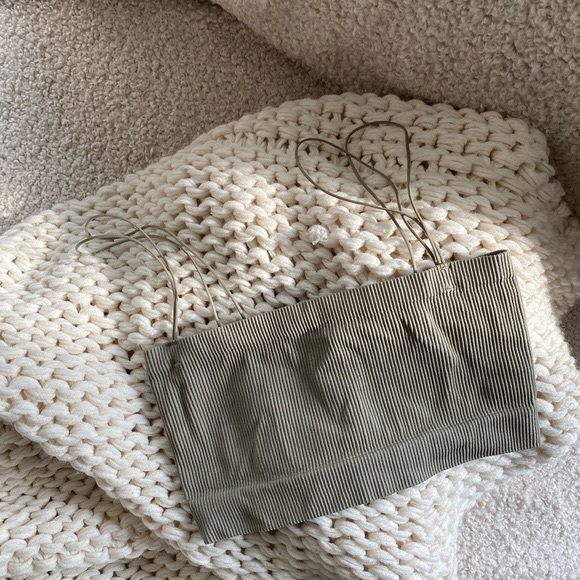 NEW Aritzia Sadie Seamless Bra top - Picture 7 of 8